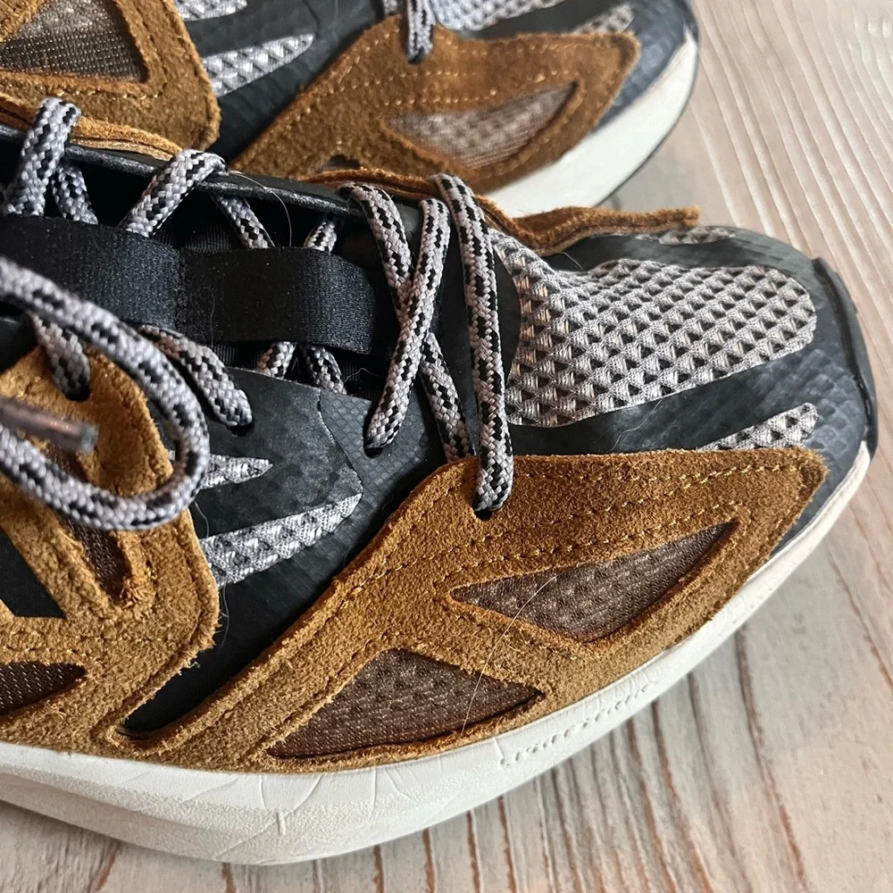 Adidas men’s kantai trail sneaker Black and Brown sneaker size 11